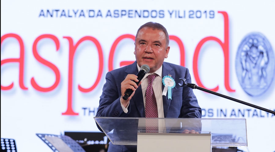 Böcek: Antalya'ya gelen turistten ayak bastı parası alınmalı
