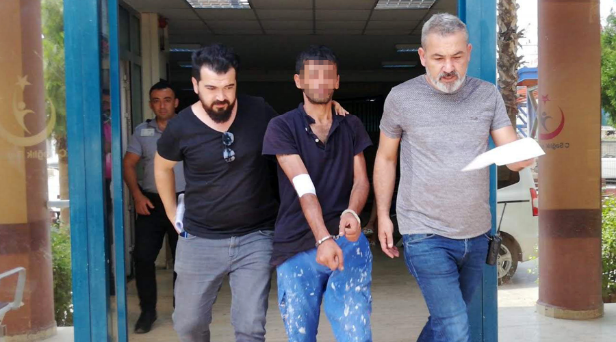 Teşhirdeki bisikleti çalarken yakalandı