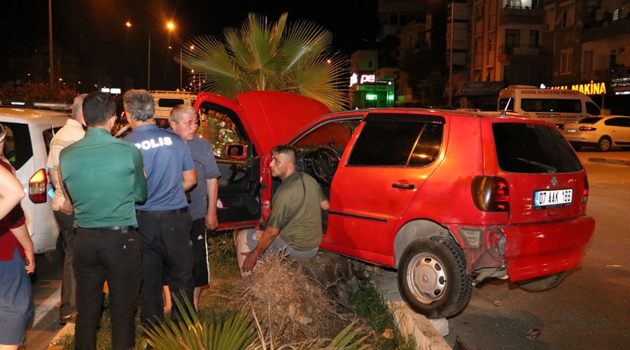 Makas atan araç otomobile vurup kaçtı