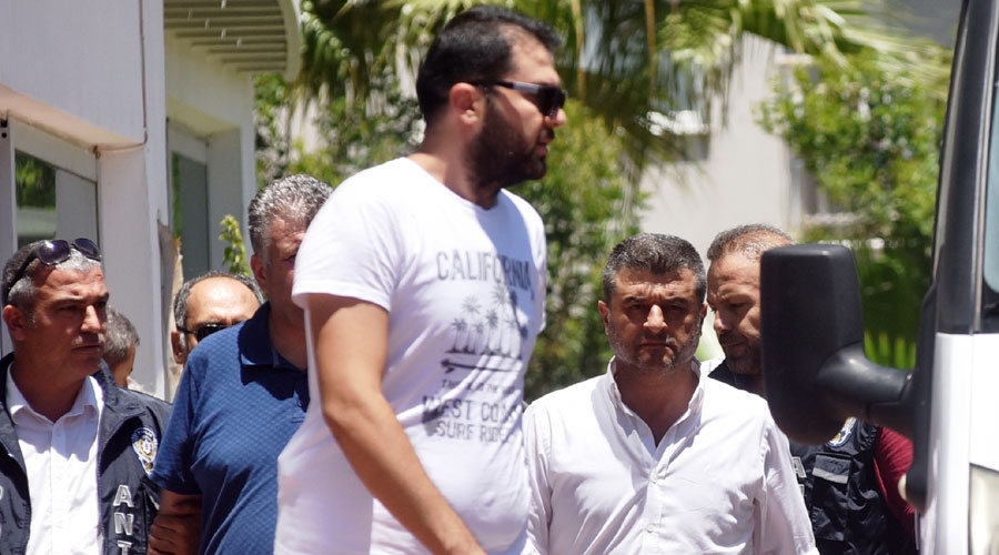 Başkan ile beraber 8 kişi adliyede