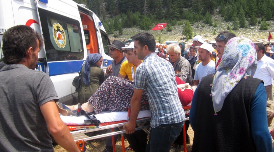 Hortum, şenlik alanındaki çadırları devirdi: 6 yaralı