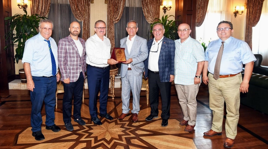 Karaca “Anadolu basını oksijen çadırından bir an önce çıkarılmalıdır”