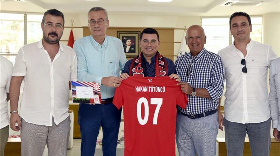 Antalyaspor Kulübü Derneği’nin yeni yönetimi Kepez Belediyesi’ni ziyaret etti.