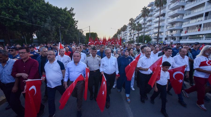 Antalya’da 15 Temmuz yürüyüşü