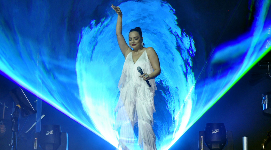 Ebru Gündeş, belediye başkanlığı adaylığı için pazarlık yaptı