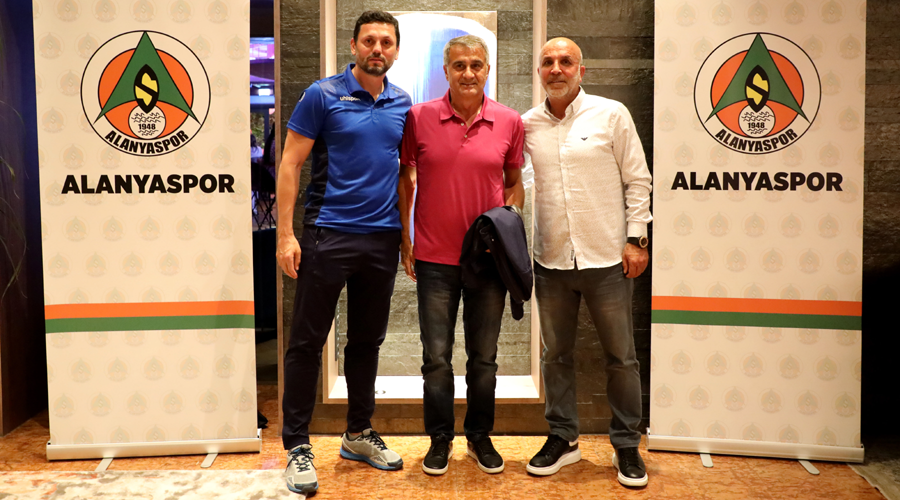 Şenol Güneş Alanyaspor kampını ziyaret etti