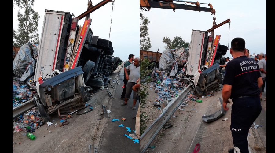 Lastiği patlayan TIR otomobilin üzerine devrildi