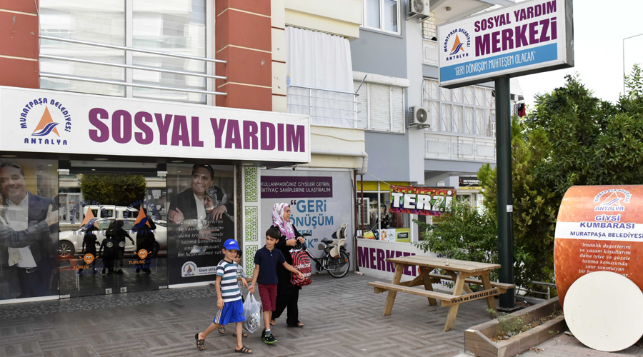 Muratpaşa'dan ihtiyaç sahiplerine yardım