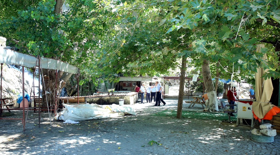 Aykırtça'daki satış tezgahları mahkeme kararıyla kaldırıldı