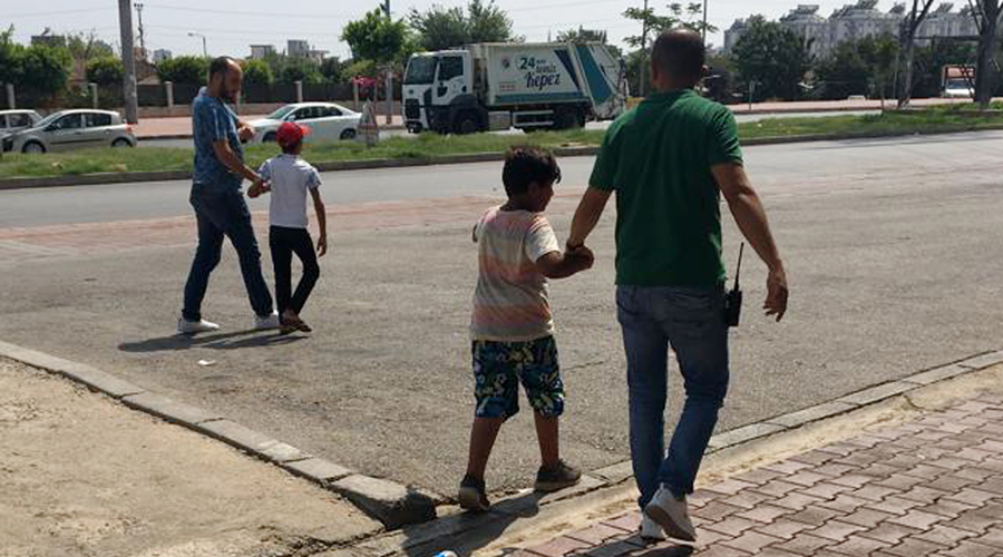 Sokakta çalıştırılan çocuk denetimi