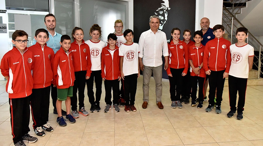 Başkan Uysal’a ikiz sporculardan ziyaret