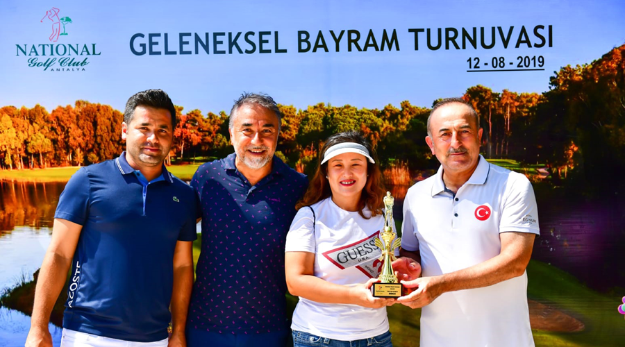 Bakan Çavuşoğlu golf turnuvasına katıldı
