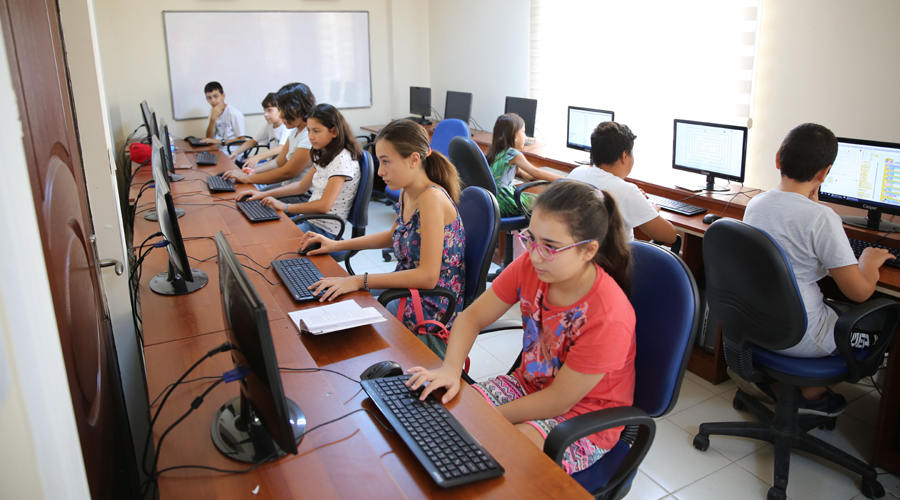 AKBEM'de bilgisayar kodlama eğitimi
