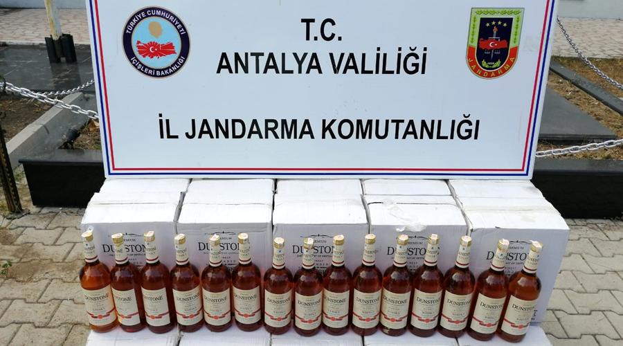 Kemer'de kaçak içki baskını