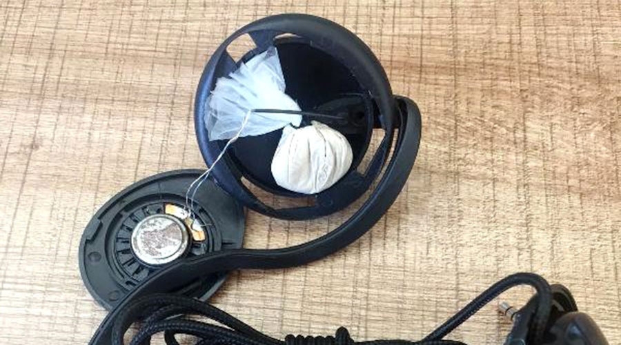 Yolcunun kulakığından eroin çıktı