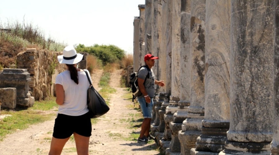 Perge'de 40 sütun ayağa kalktı