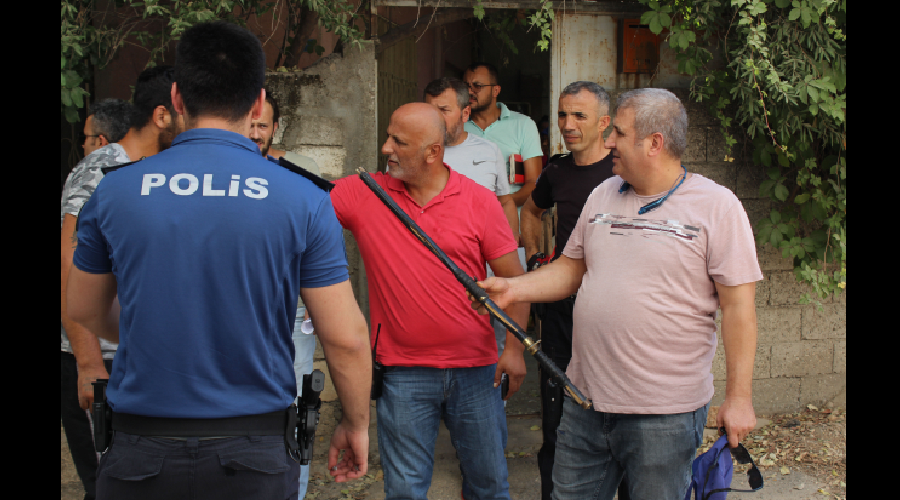 Husumetli aileler, barışma toplantısında kavga etti: 3 yaralı