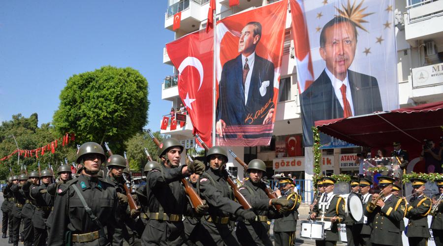 Antalya 'BİR' oldu, Zafer Bayramı'nı kutladı