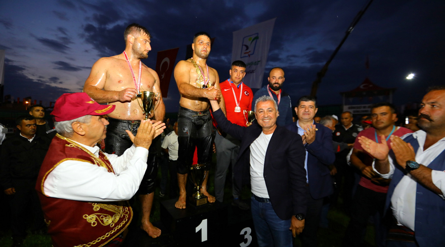 Başpehlivan Gökmen yine birinci