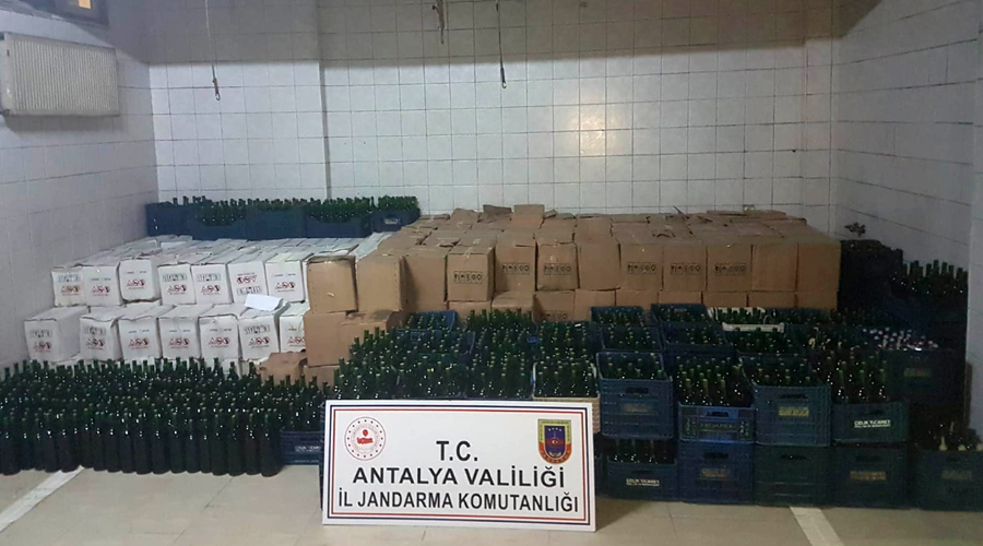 Otel deposunda 20 bin litre şişelenmiş sahte şarap ele geçirildi