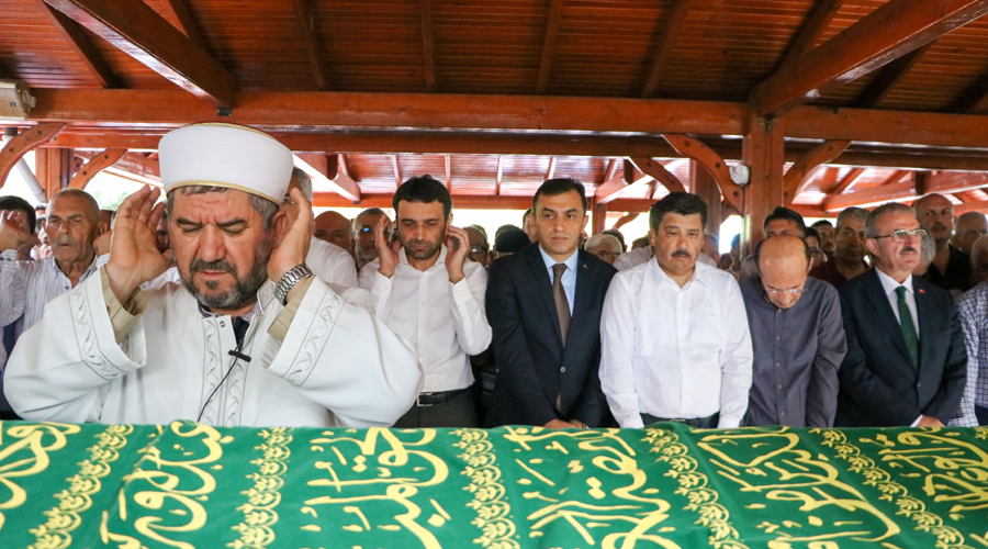 Mustafa Köse, dedesini son yolculuğa uğurladı