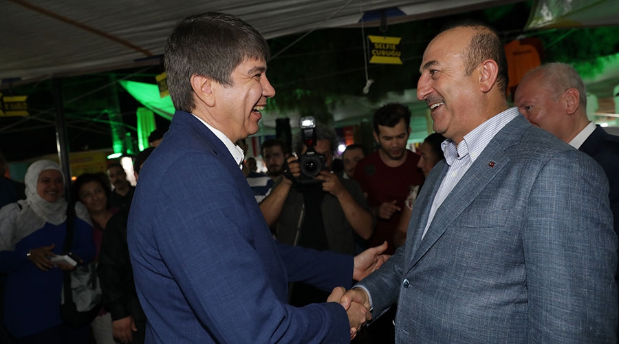 Çavuşoğlu ve Türel Ramazan çarşısında