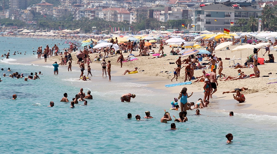 Plajlar yabancı tatilcilere kaldı