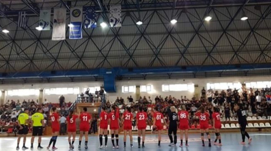 Yunanistan'daki maçta Türk bayrağına izin verilmedi, kadın sporculara tükürüldü