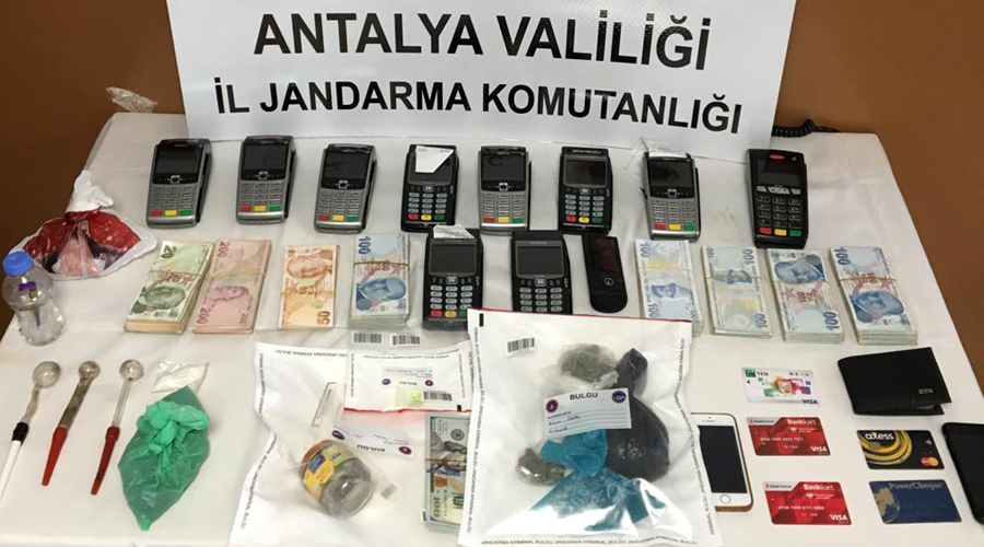Kredi kartı dolandırıcılarının üstlerinden çıkanlar şaşırttı