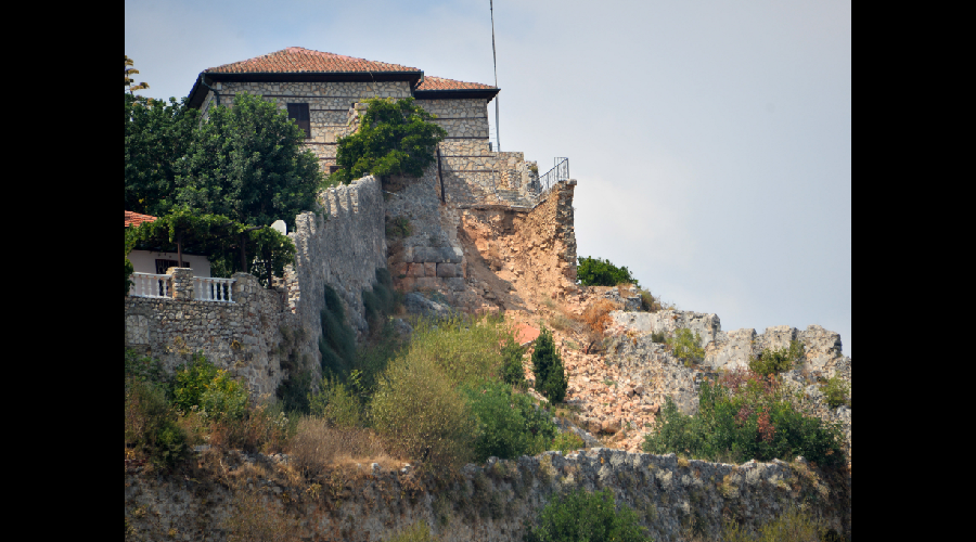 Alanya Kalesi'nde surları yıkan skandal