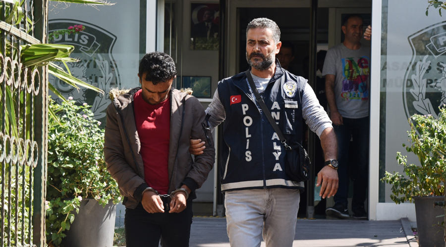 Suriyeli kardeşler, 'savcı' yalanıyla dolandırdı