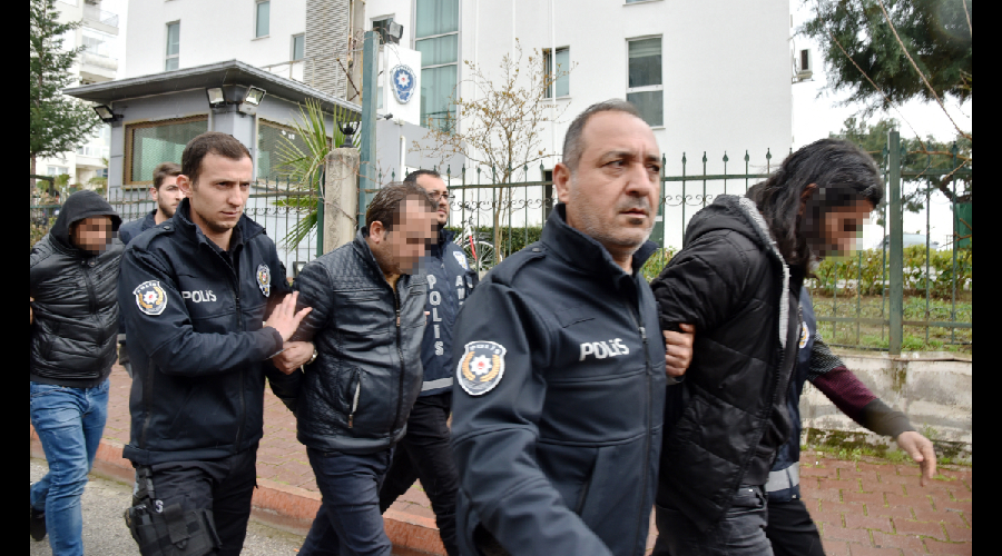 Kan donduran ifade: Medeni parçaladı, Murat da poşetlere doldurdu