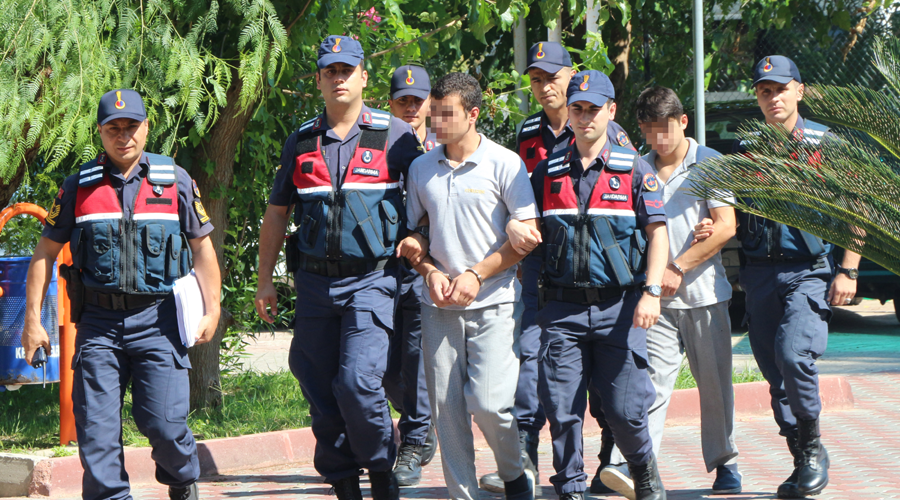 Çaldıkları motosikletin biriyle kaza yapmış, diğerini yakmışlar