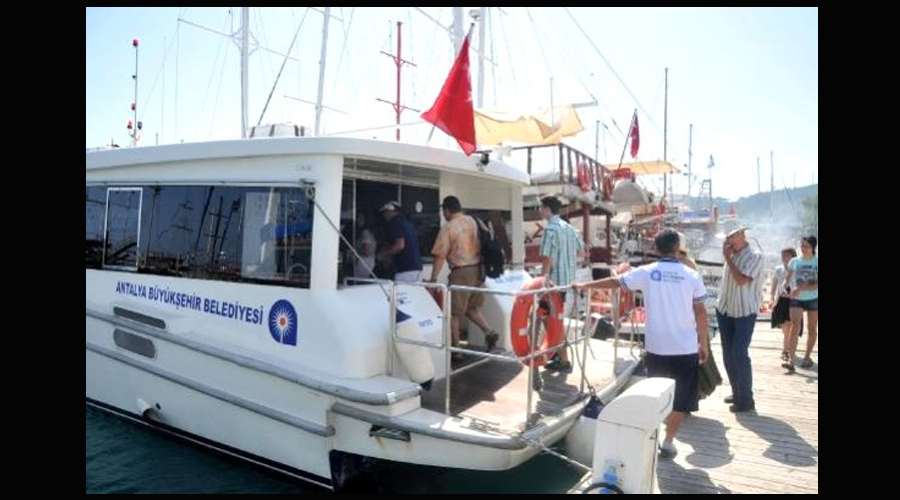 Antalya'da deniz otobüslerinin seferi sonlandırıldı