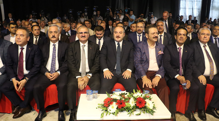 Bakan Varank: “Faizler düşüyor, enflasyon düşüyor, kurda istikrarı yakaladık.”