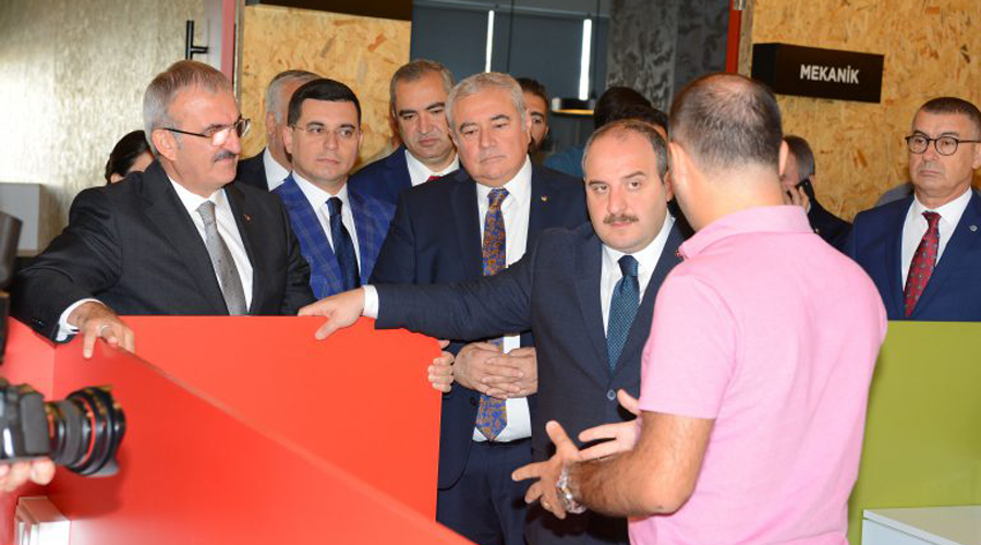 Bakan Varank, Oteller için yapılan yeni bir oyun yazılımını inceledi