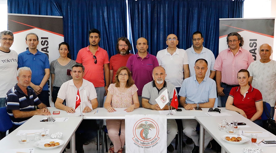 Usulsüz rapor vermeyen doktora dayak