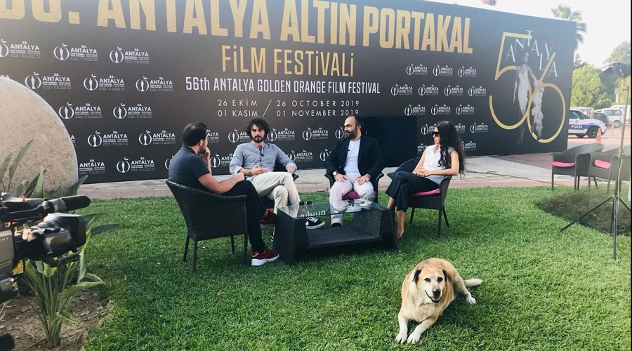 Altın Portakal'da canlı yayının davetsiz sevimli misafiri   
