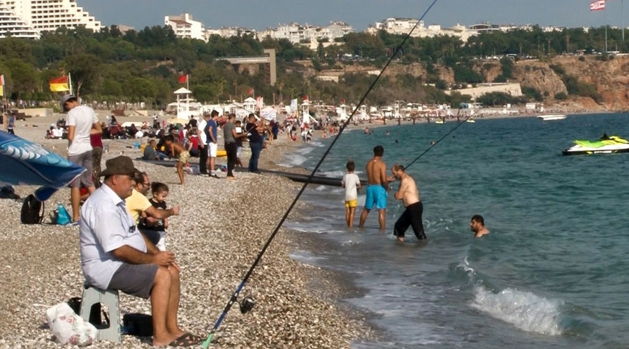 Tüm yılların rekorunu kıran Antalya'da yaz bitmiyor 