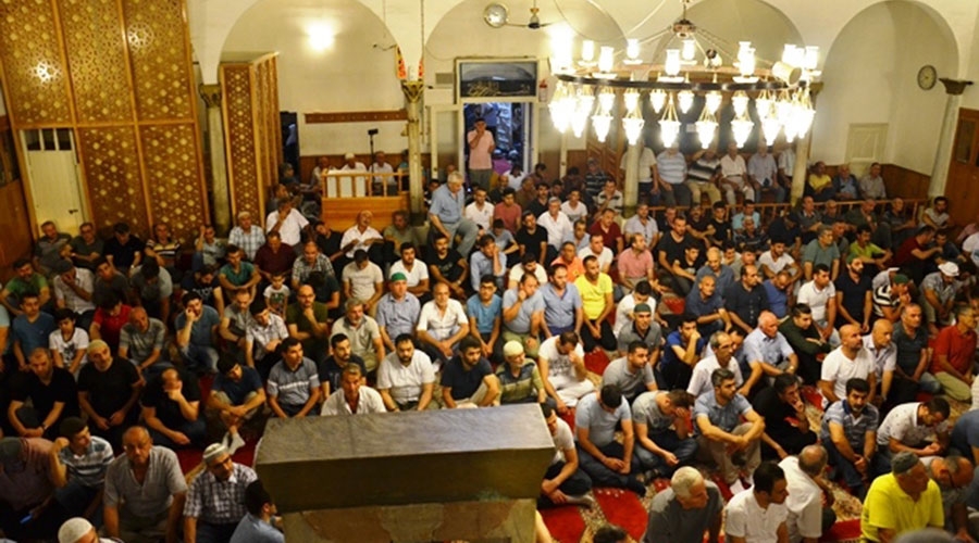 Kadir Gecesinde Camilerdoldu taştı