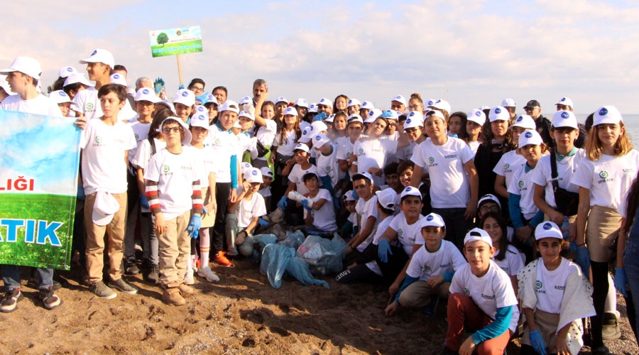 Çocuklar Sıfır Atık Projesi kapsamında sahilde temizlik yaptı   