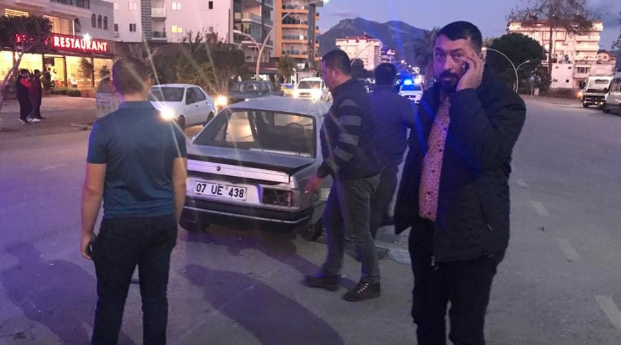 LPG tankı yerinden çıkan otomobile elinde sigarayla müdahale etti