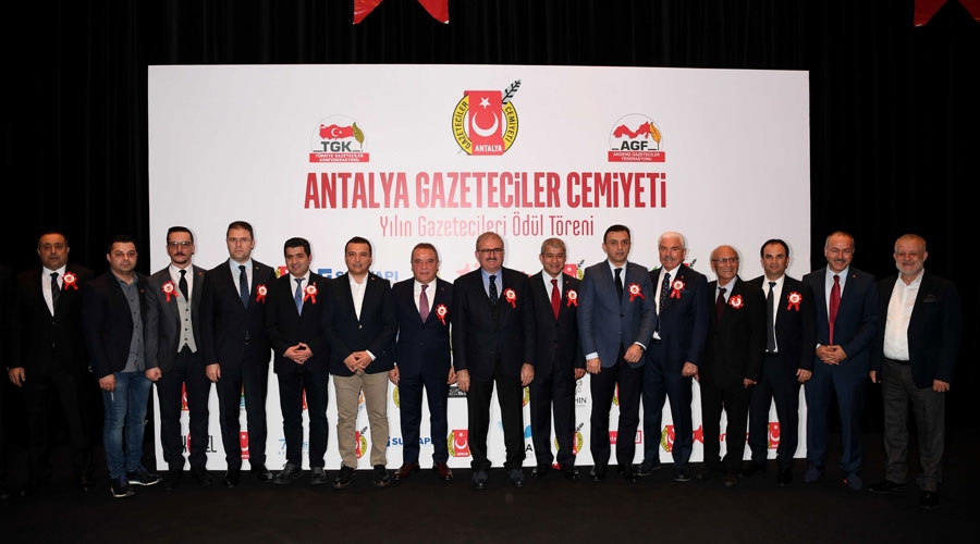 Vali Karaloğlu Antalya Gazeteciler Cemiyeti Ödül Töreni’ne Katıldı