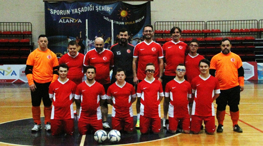 Down Sendromlular Futsal Milli Takımı Alanya’da hazırlıklarını sürdürüyor