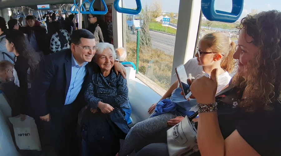Başkan Tütüncü tramvayda
