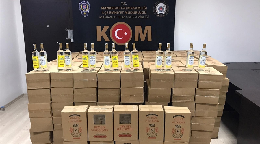 Antalya’da yüklü miktarda sahte içki ele geçirildi 