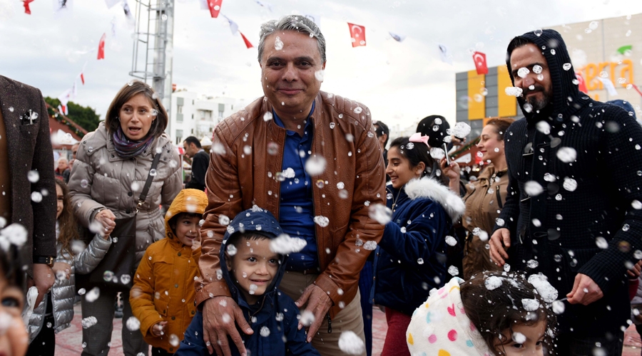 Muratpaşa'da yapay kar mutluluğu 