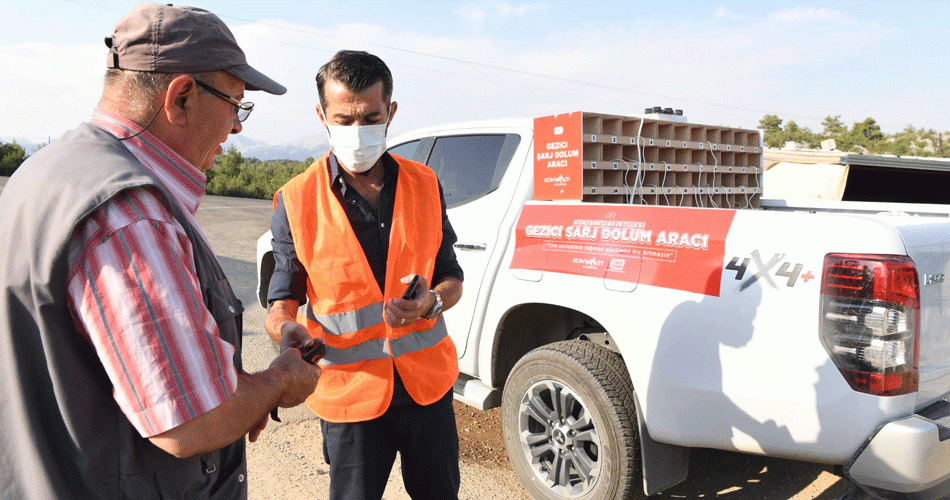 Konyaaltı Belediyesi, yangın bölgesinden ayrılmadı