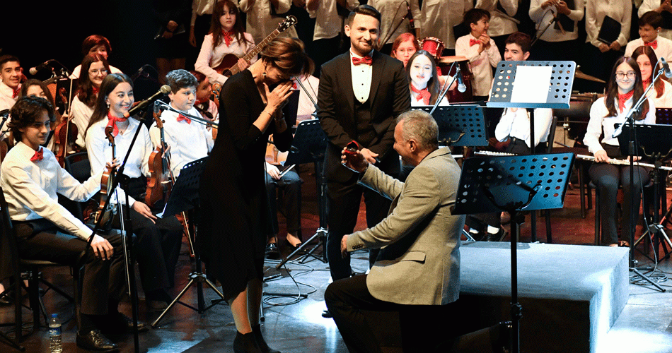 14 Şubat konserinde evlenme teklifi