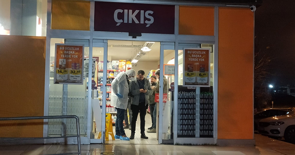  Antalya'da zincir market şubesinde cerrahi maskeli silahlı soygun